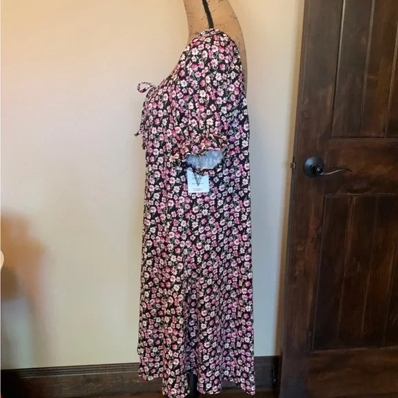 LAST ONE! Darling floral dress-New with tag! - Picture 3 of 5